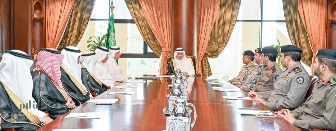 أمير تبوك يرأس اجتماع لجنة الدفاع المدني الرئيسة بالمنطقة