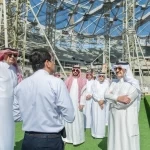  أمير المنطقة الشرقية وبحضور سمو نائبه يزور ملعب أرامكو ويطّلع على سير العمل في المشروع