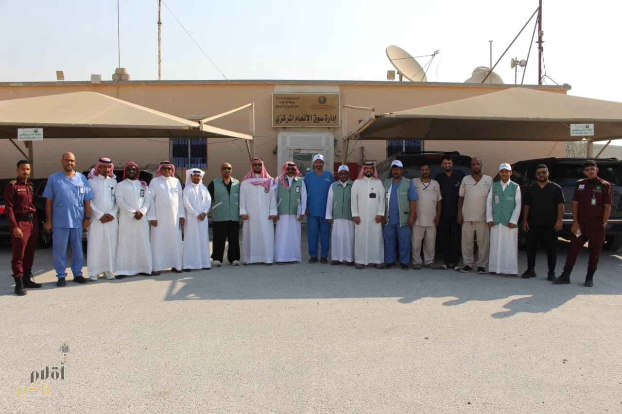 ‏بيئة جدة تنفذ مبادرة بيئية لتوزيع الشتلات في سوق الأنعام المركزي بالخمرة