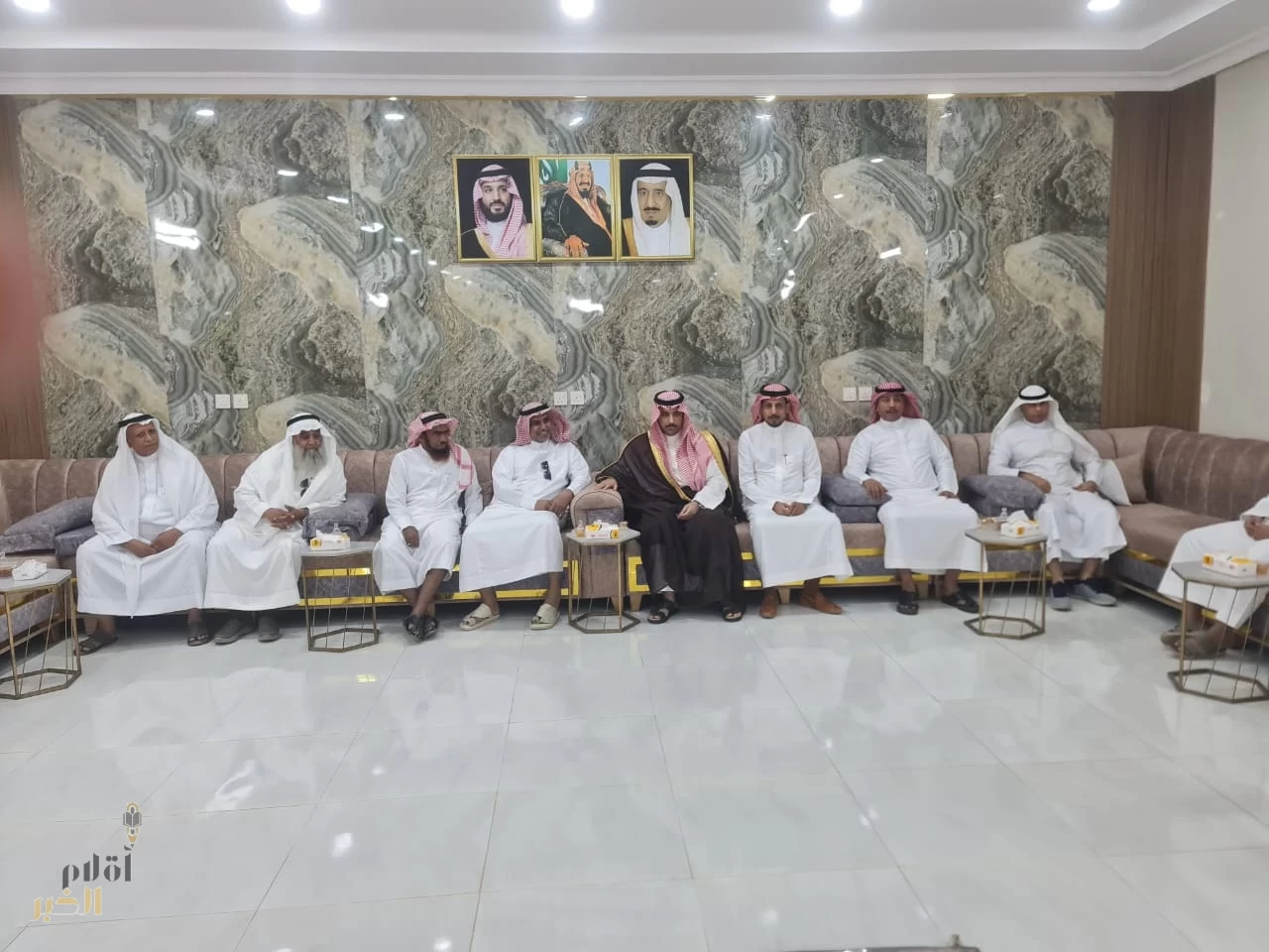 محافظ صبيا يعزي شيخ قرية أبو السلع في وفاة اخته