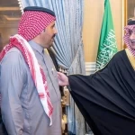 أمير تبوك يستقبل شقيقين ويكرمهما لأمانتهما