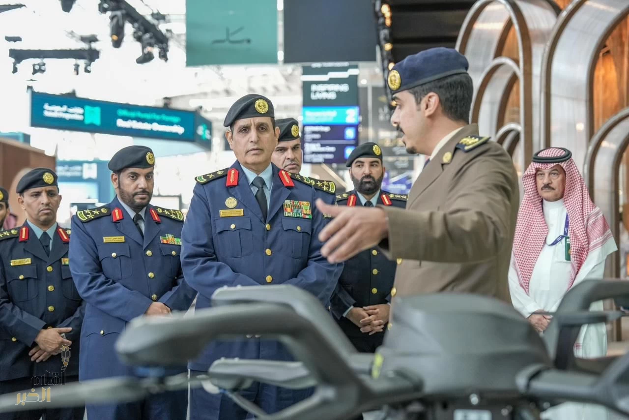 قائد القوات الخاصة للأمن والحماية يزور جناح وزارة الداخلية في معرض سيتي سكيب 2025
