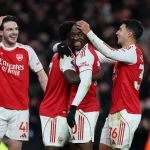 أرسنال يقسو على توتنهام ويُغرّد وحيدًا في صدارة البريميرليغ