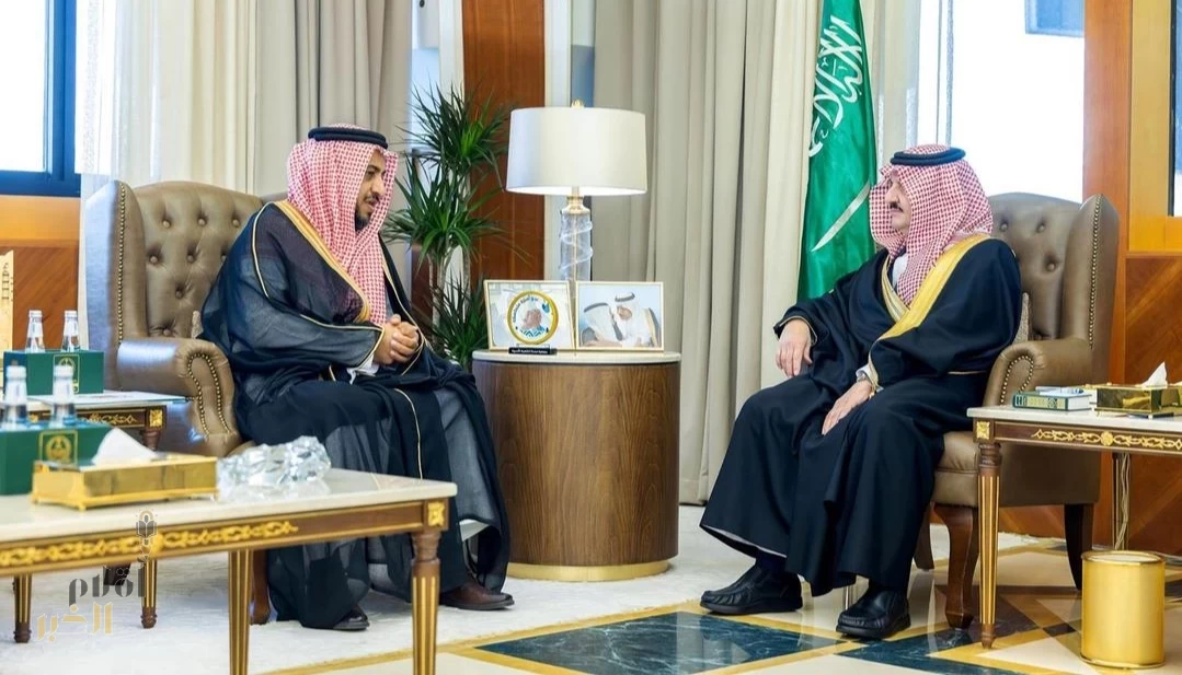 أمير المنطقة الشرقية يستقبل رئيس وأعضاء جمعية محبة للتنمية الأسرية