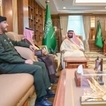 أمير منطقة جازان يستقبل مدير السجون السابق والمدير المعيَّن حديثًا