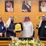 تعليم الطائف" يناقش نظامي أعمالي والدعم الموحد ويكرم مشرفاً تربوياً تقديراً لعطائه 