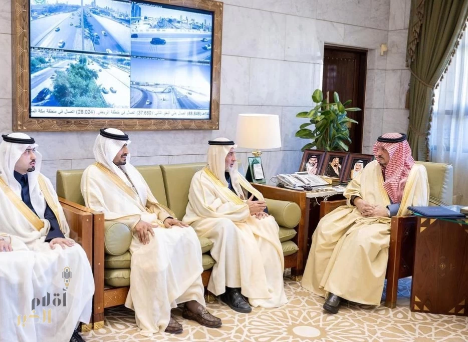أمير منطقة الرياض يستقبل مجلس أمناء منتدى الرياض الاقتصادي
