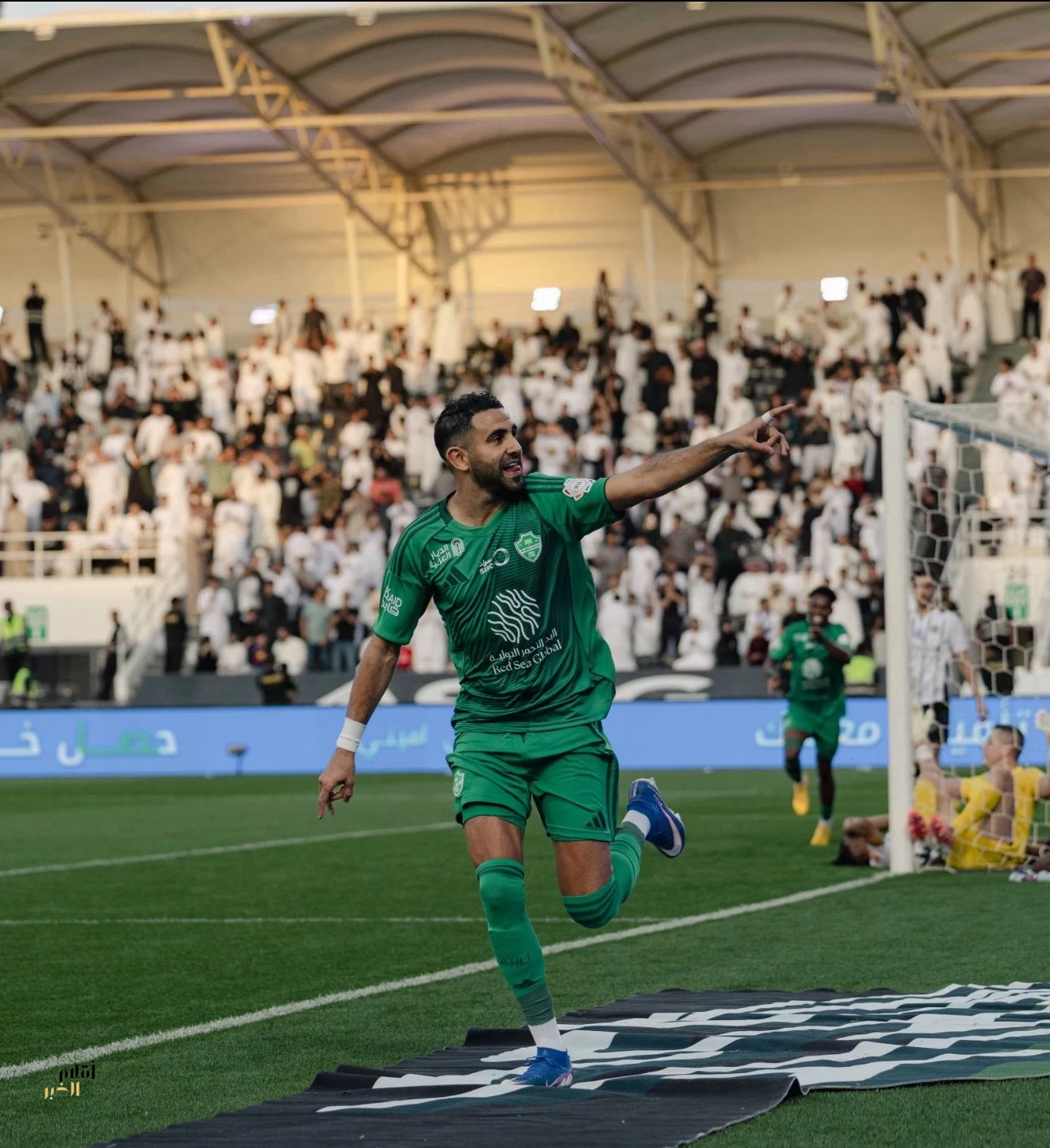 الأهلي يقسو على الشباب بخماسية في «قمة الرياض»