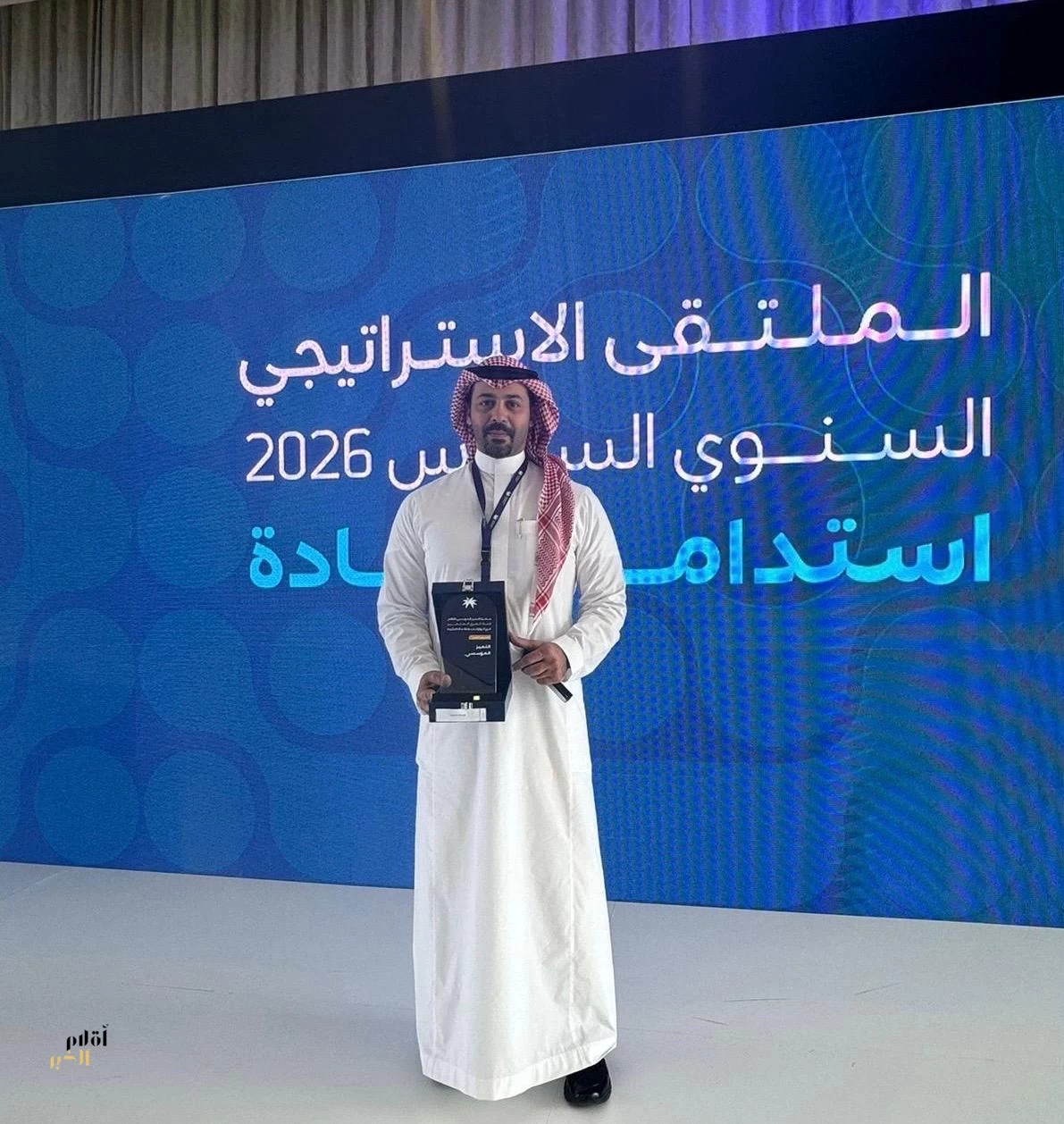 "معالي وزير الموارد البشريّة يكرّم فرع الوزارة بمنطقة مكة المكرمة لتحقيقه المستوى الذهبي بجائزة التميز المؤسسي لعام 2025م"