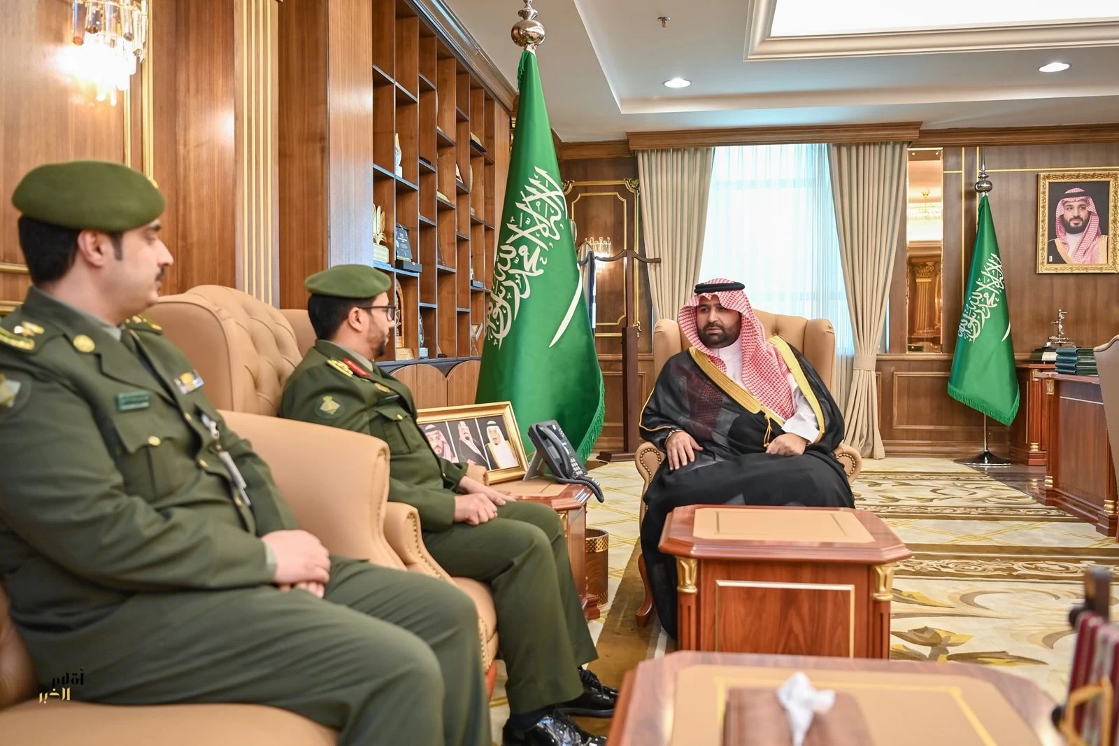 أمير جازان يستقبل مدير جوازات المنطقة المكلّف