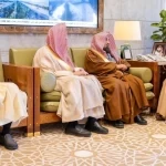 أمير منطقة الرياض يستقبل رئيس المحكمة العامة بالرياض