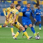 الهلال يواصل الابتعاد عن الصدارة بتعادل إيجابي مع التعاون