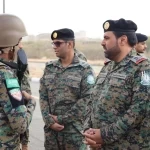 اللواء الركن عوض بن مشوح العنزي يتفقد قوات الأفواج الأمنية بعسير وجازان ويهنئهم بشهر رمضان 