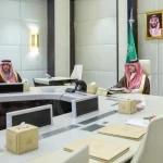 الأمير عبدالعزيز بن سعود يعقد اجتماعًا مع وزيرة الداخلية البريطانية