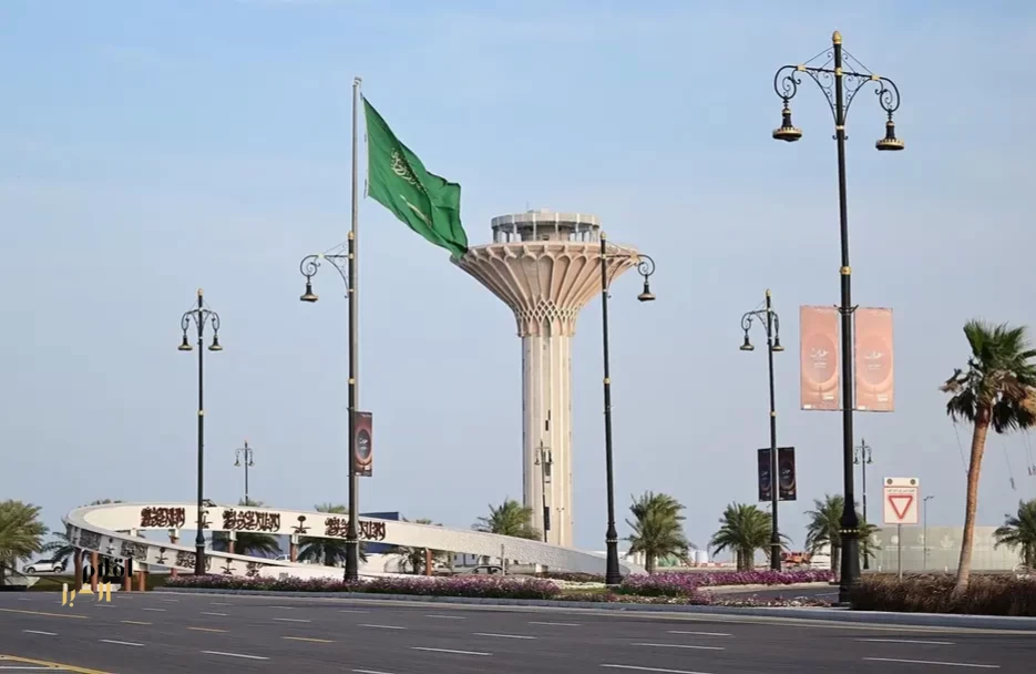 المنطقة الشرقية تكتسي بالأخضر احتفاء بيوم العلم