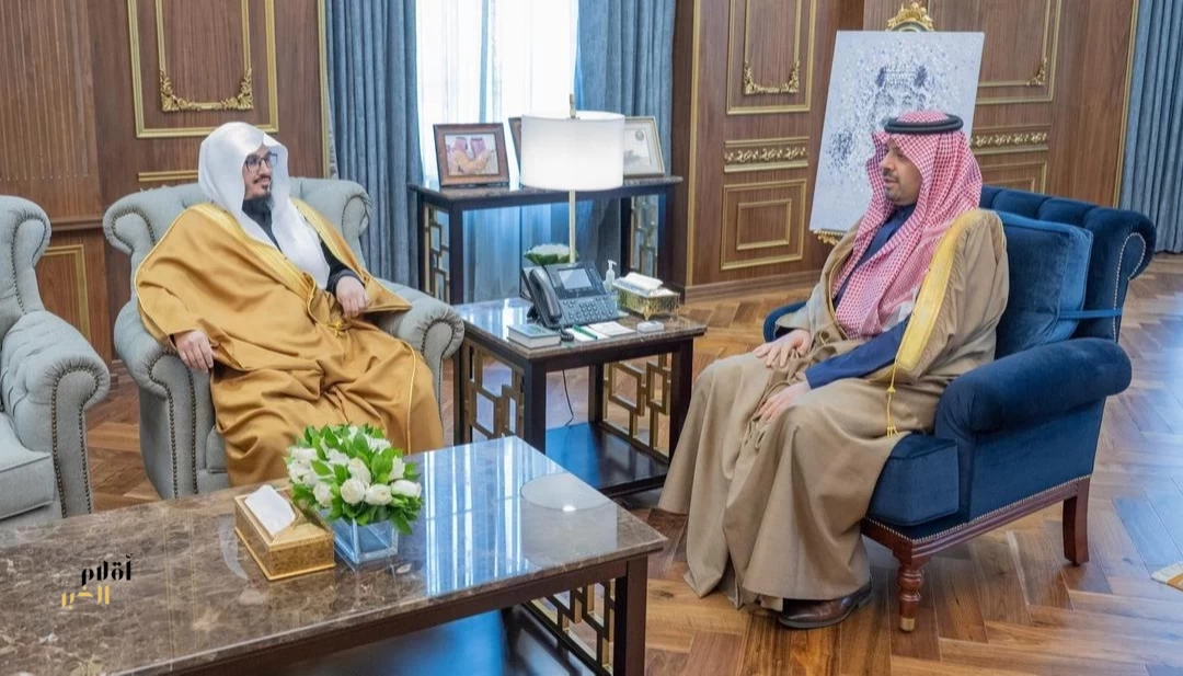 أمير الحدود الشمالية يستقبل رئيس المحكمة الإدارية بالمنطقة