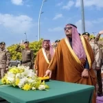 أمير منطقة القصيم يرفع سارية العلم في ميدان التوحيد احتفاءً بيوم العلم