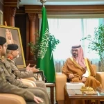 نائب أمير جازان يستقبل مدير مكافحة المخدرات بالمنطقة ويتسلّم تقرير الجهود الميدانية والوقائية