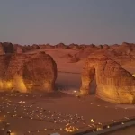 صخرة الفيل في العُلا.. وجهة مفضّلة للأهالي والزوار لتناول الإفطار الرمضاني