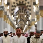 أجواء إيمانية في المسجد النبوي مع أداء المصلين صلاتي العشاء والتراويح ليلة 27 رمضان