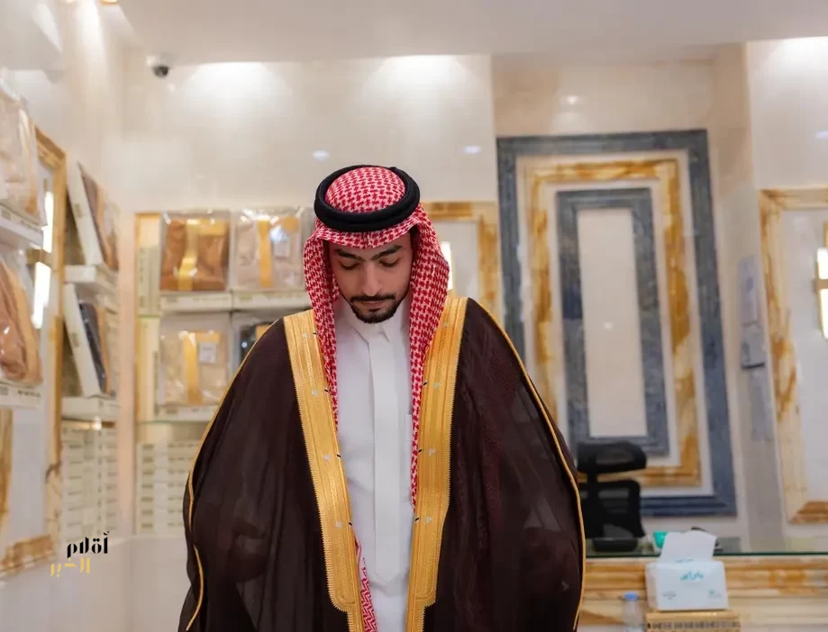 "المشالح" في العيد.. أناقة متوارثة تعكس أصالة الزي السعودي