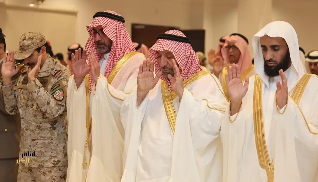أمير نجران يُؤدّي صلاة عيد الفطر