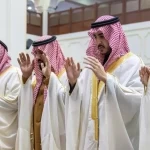 أمير منطقة الجوف يؤدّي صلاة عيد الفطر مع جموع المصلين