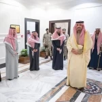 أمير منطقة الحدود الشمالية يتفقد منسوبي الإمارة المكلفين ويهنئهم بعيد الفطر