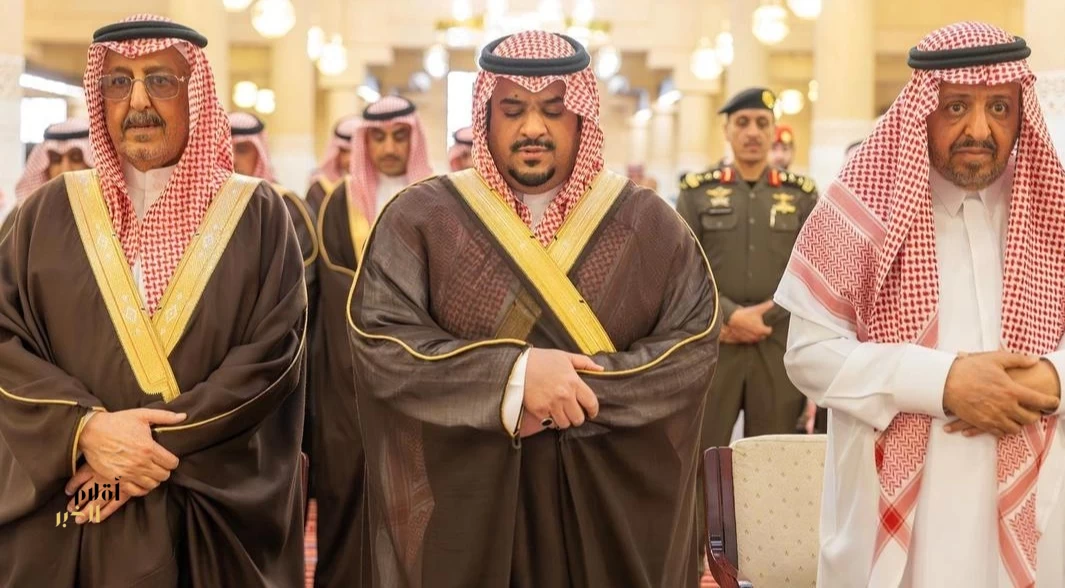 نائب أمير منطقة الرياض يؤدي صلاة الميت على صاحب السمو الأمير محمد بن بندر بن محمد بن سعود الكبير آل سعود