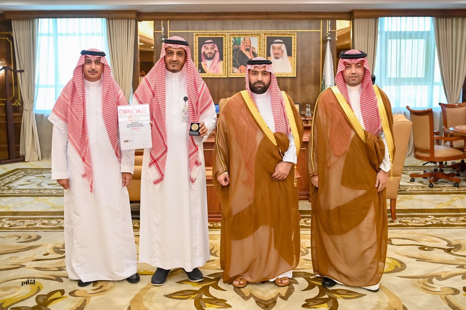 أمير جازان يكرّم الدكتور الصميلي نظير إنجازه الدولي في معرض جنيف الدولي للاختراعات