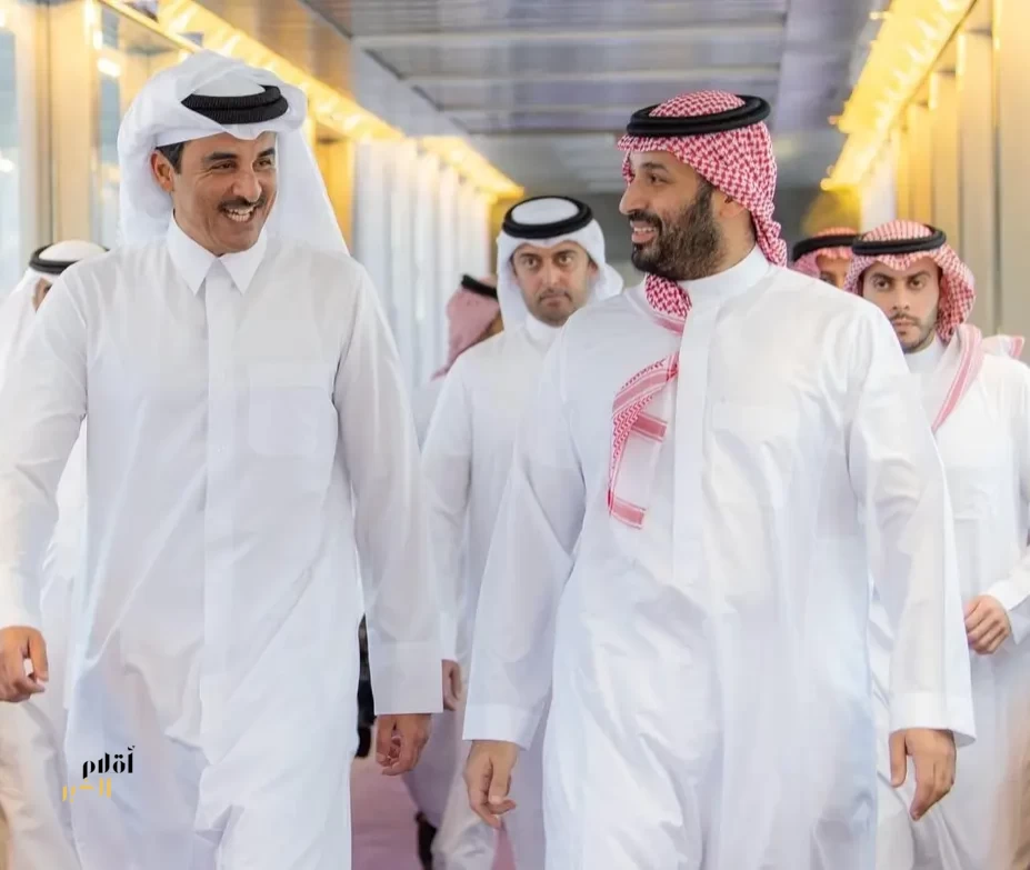 سمو أمير دولة قطر يصل إلى جدة وسمو ولي العهد في مقدمة مستقبليه