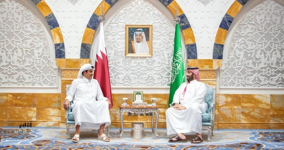 سمو ولي العهد يلتقي أمير دولة قطر