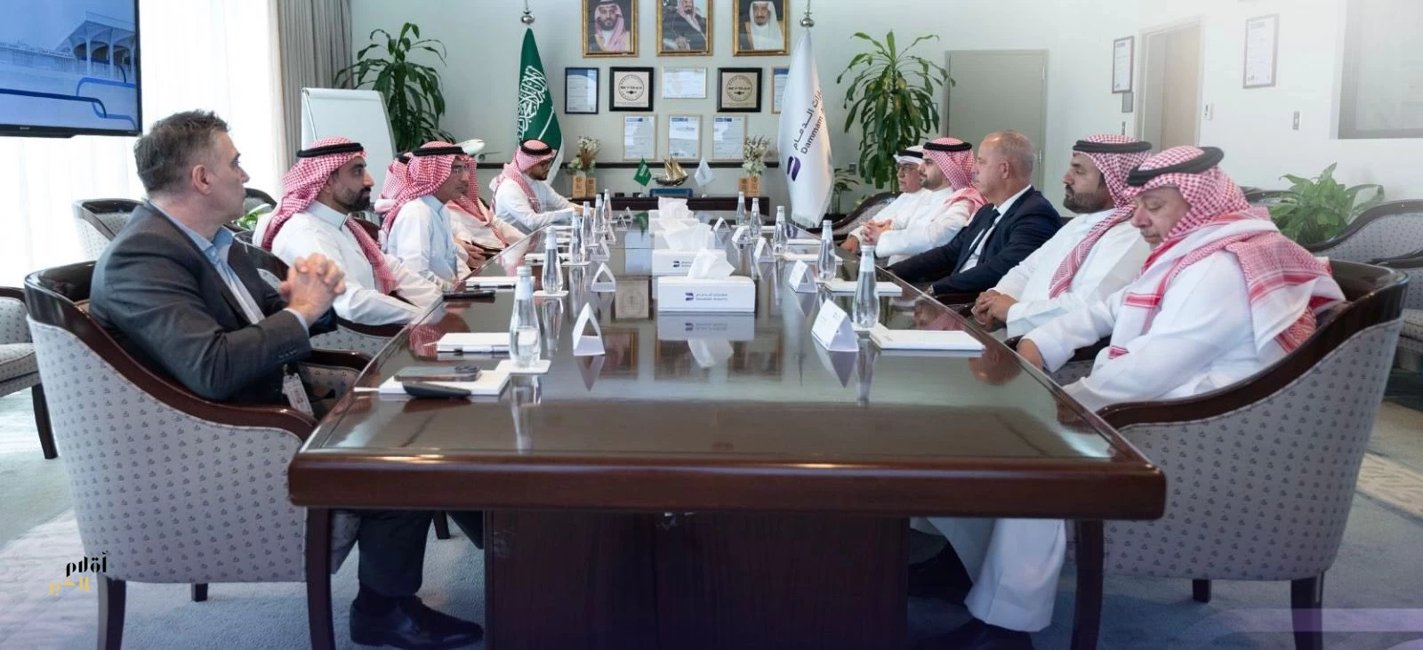 مطارات الدمام تستقبل وفداً رفيع المستوى من مجموعة طيران الخليج