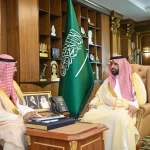 أمير جازان يستقبل مدير فرع وزارة الموارد البشرية والتنمية الاجتماعية بالمنطقة