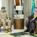 أمير المنطقة الشرقية يستقبل مدير مجمع الملك فهد الطبي العسكري بالظهران