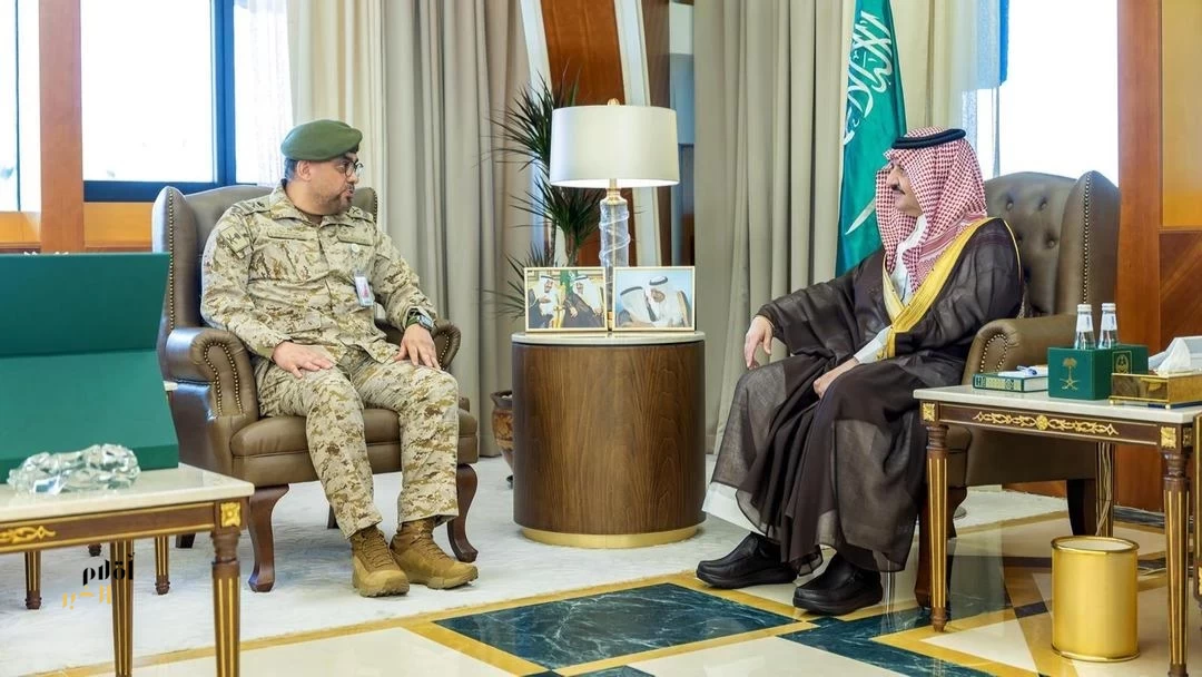 أمير المنطقة الشرقية يستقبل مدير مجمع الملك فهد الطبي العسكري بالظهران
