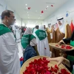 "وزير النقل" يستقبل أولى رحلات الحجاج لموسم حج 1447هـ عبر مبادرة "طريق مكة"