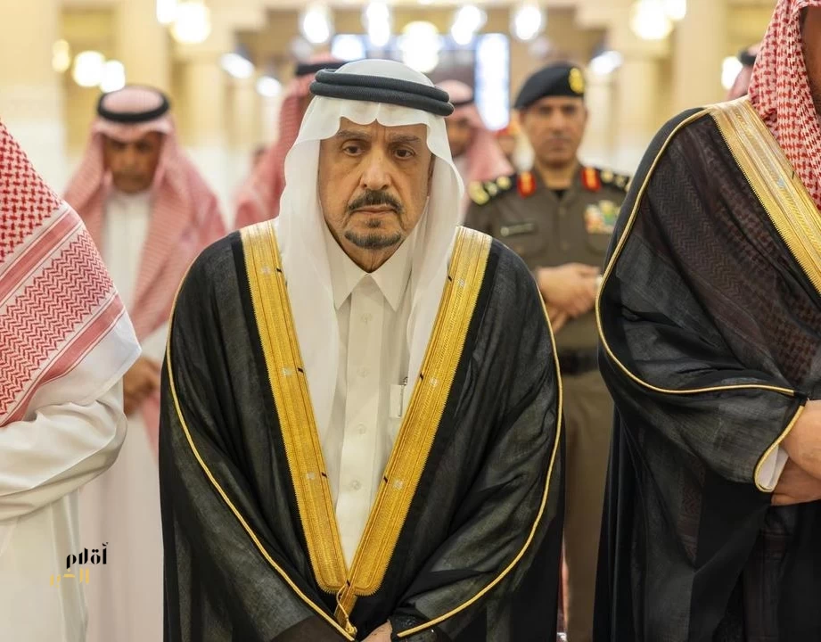 أمير منطقة الرياض يؤدي صلاة الميت على صاحب السمو الأمير محمد بن فيصل بن محمد بن سعد بن محمد بن سعود بن عبدالرحمن آل سعود