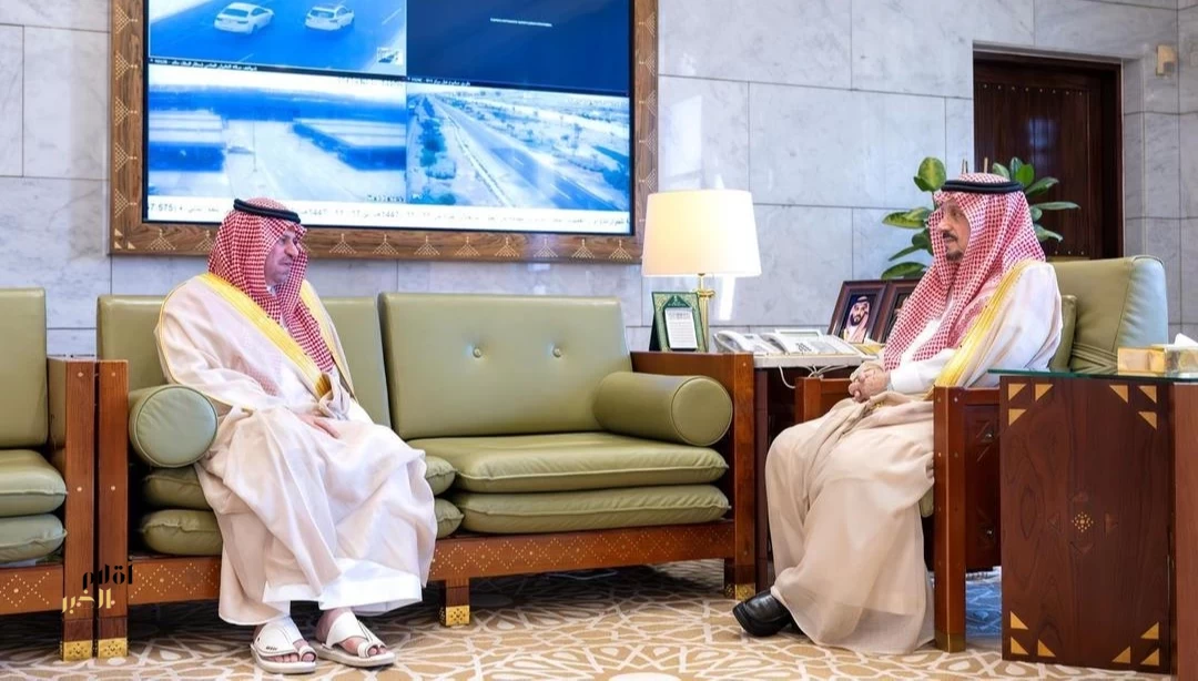 أمير منطقة الرياض يستقبل الأمين العام لجائزة الأمير فيصل بن بندر للتميز والإبداع