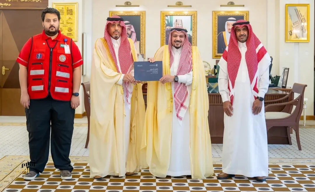 أمير القصيم يستقبل مدير فرع هيئة الهلال الأحمر السعودي بالمنطقة