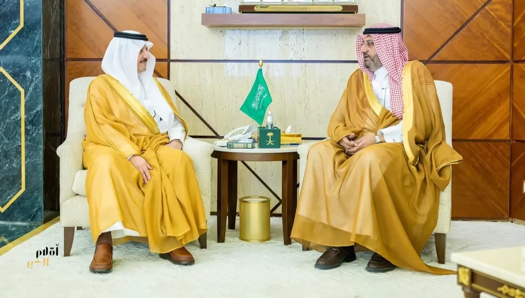 أمير المنطقة الشرقية يستقبل نائب الرئيس لعمليات الموانئ والمدير التنفيذي لميناء الملك عبدالعزيز بالدمام
