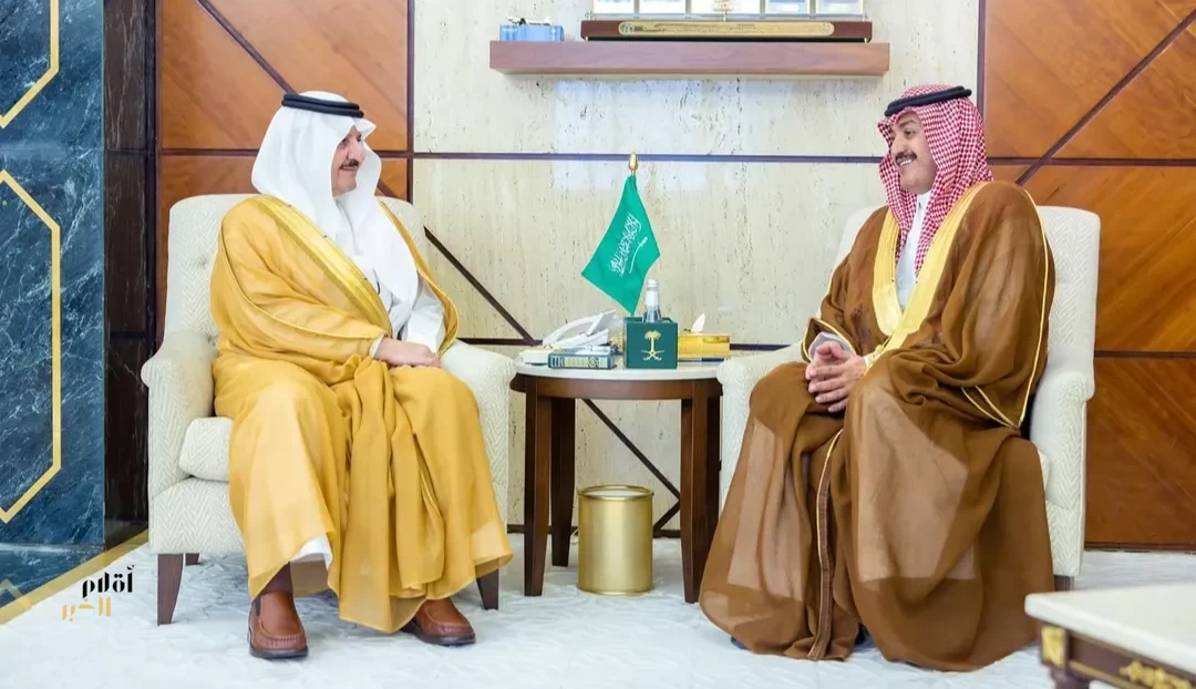 أمير المنطقة الشرقية يستقبل رئيس وأعضاء مجلس إدارة جمعية "سقياهم" بحفر الباطن