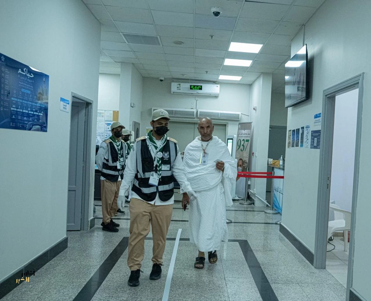 المناديل الخضراء في عرفات.. خدمة الحاج بين الإخلاص والتقنية