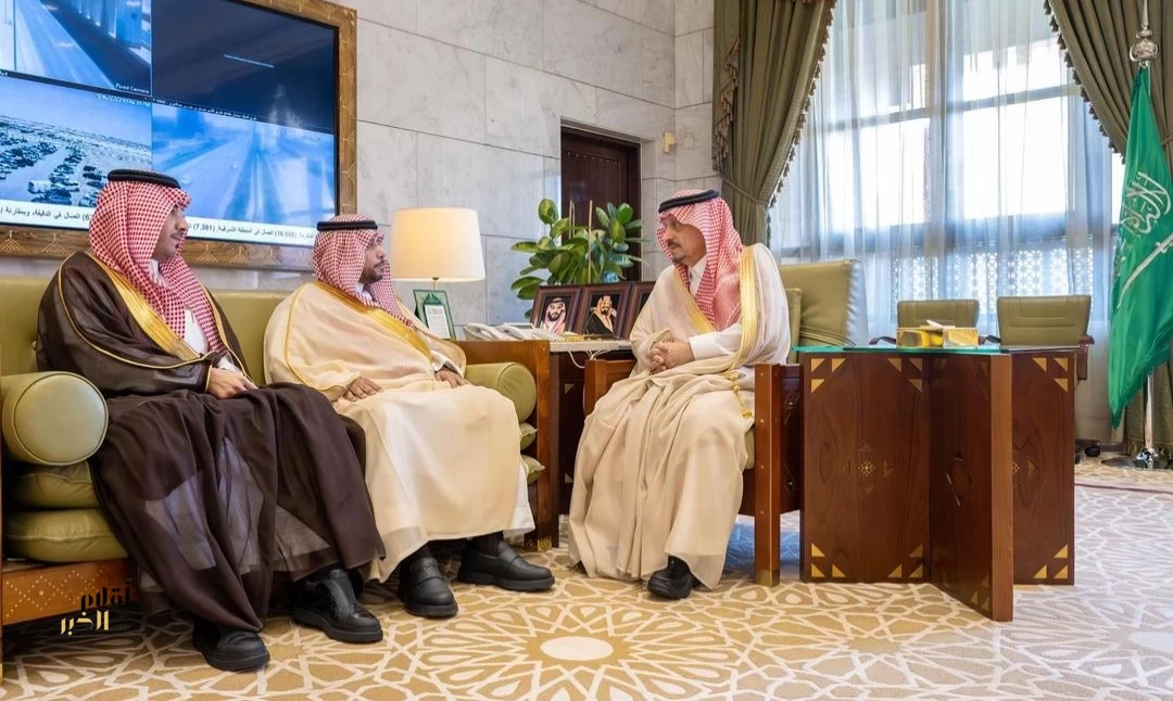 أمير الرياض يستقبل مدير فرع وزارة التجارة بالمنطقة