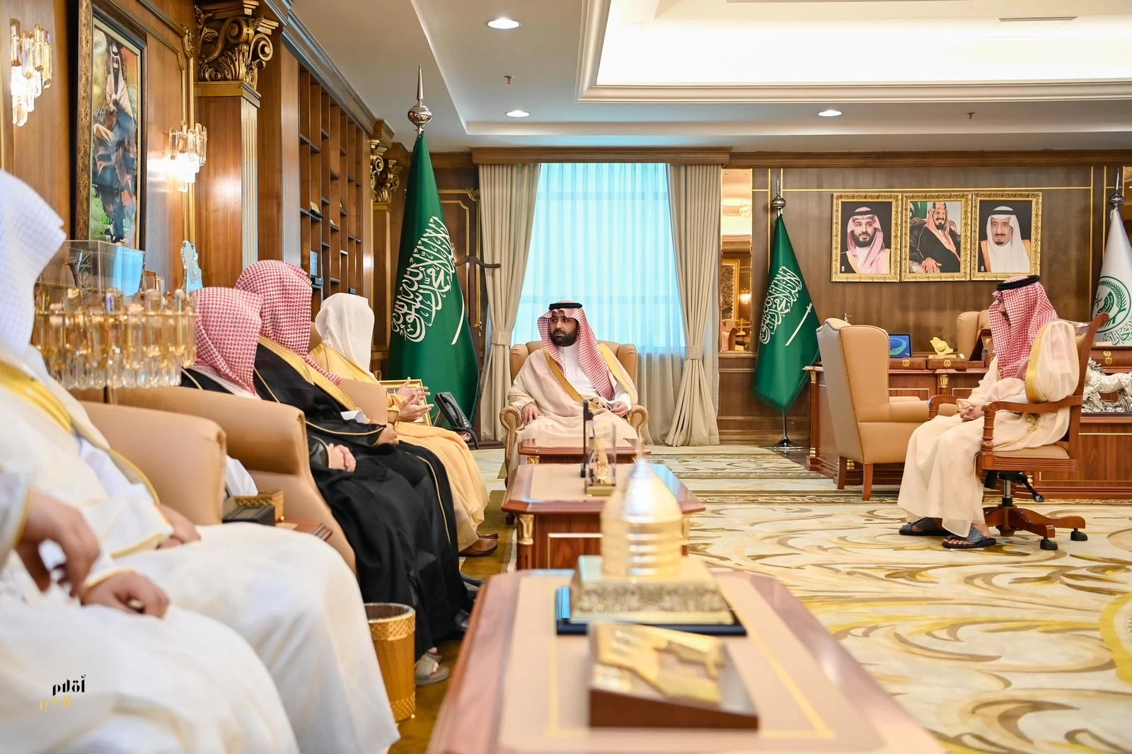 أمير جازان يستقبل رئيس المحكمة الجزائية بالمنطقة