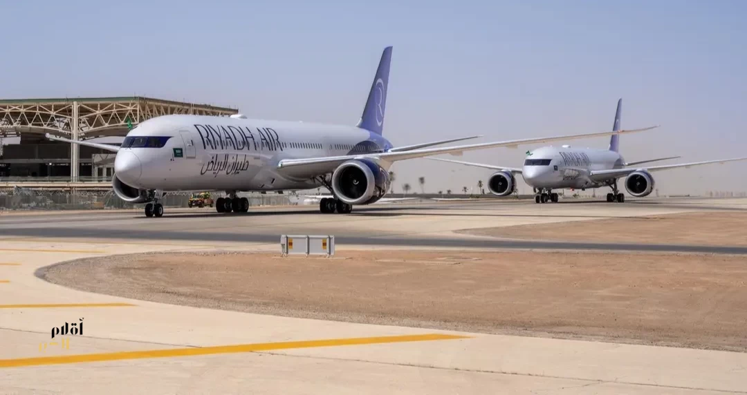 طيران الرياض يعلن وصول أول طائرتين في أسطوله الجديد من طراز بوينج 787-9 دريملاينر إلى مطار الملك خالد الدولي مخصصتين للرحلات التجارية