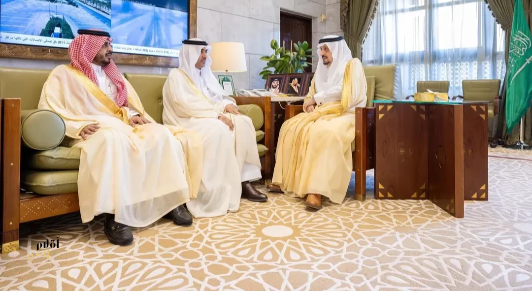 أمير منطقة الرياض يستقبل محافظ حريملاء ومدير المستشفى العام بالمحافظة