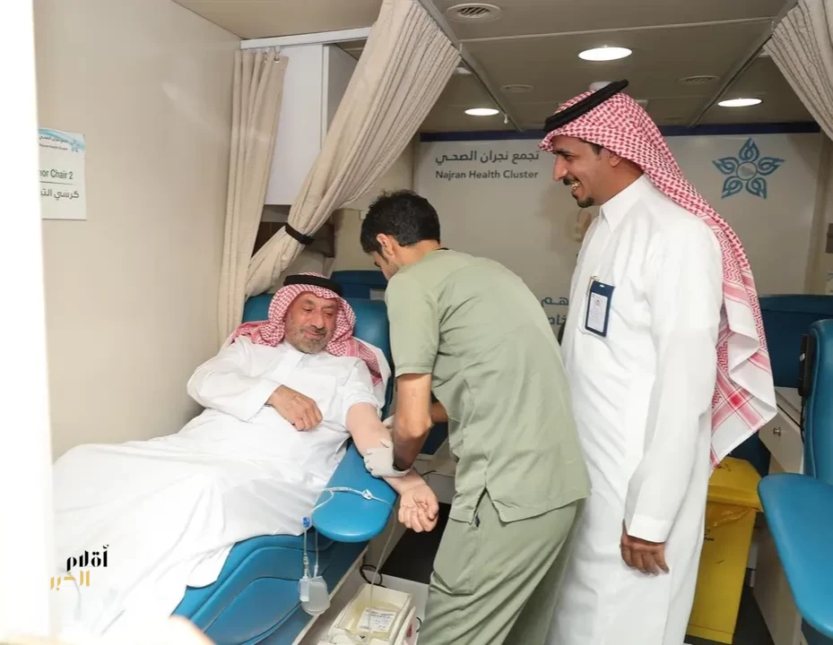 أمير نجران يشارك في حملة التبرع بالدم بمناسبة اليوم العالمي للتبرع