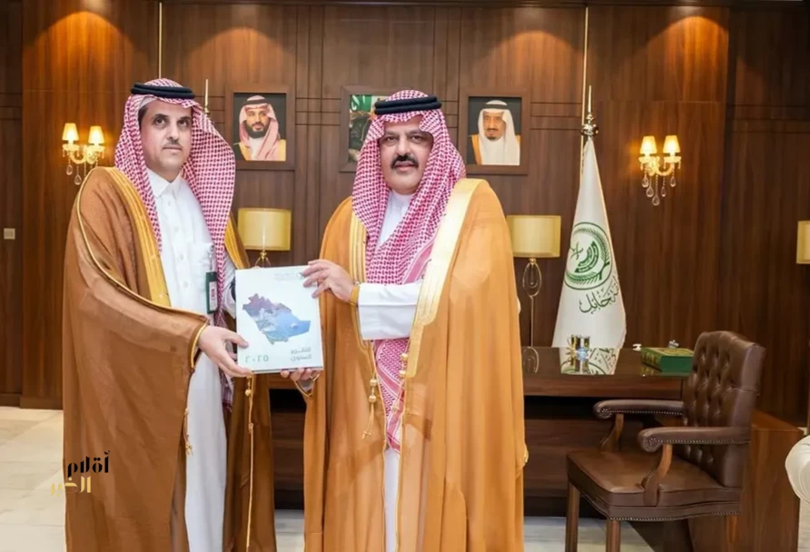 أمير حائل يتسلّم التقرير السنوي للمركز الوطني للرقابة على الالتزام البيئي لعام 2025 بالمنطقة