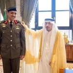 أمير منطقة الرياض يقلد قائد القوة الخاصة بأمن قصر الحكم ومساعده بالمنطقة رتبتيهما الجديدتين